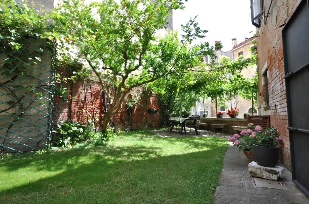 Garden In Venice Biennale Daire
